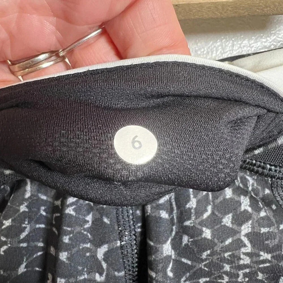 Lululemon Inspire Tight II Size 6 Samba Snake Battleship Black Athletic Active - Picture 10 of 10